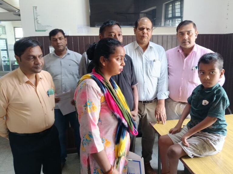 सीएम धामी के निर्देश पर दौड़ी स्वास्थ्य विभाग की टीम, 8 साल के वीर को एम्स पहुंचाया