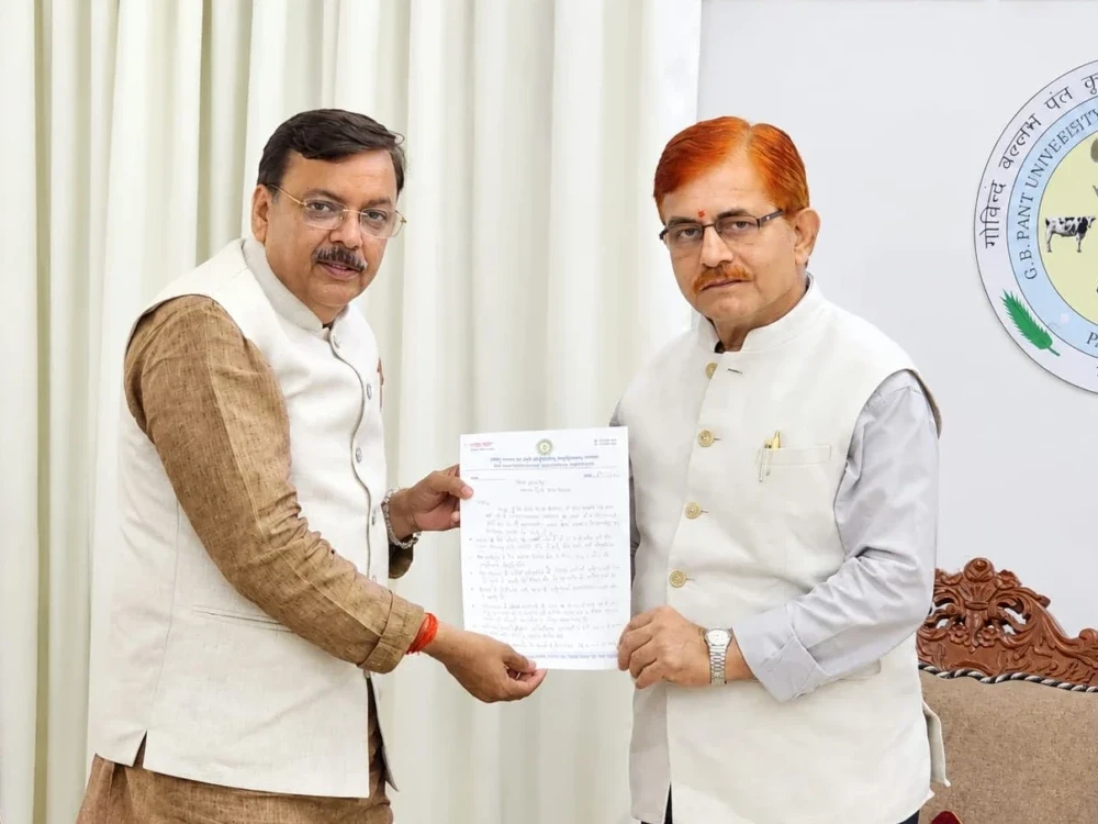 दीपावली पर ठेका और आउटसोर्स कर्मियों को मिले बोनस, पूर्व विधायक राजेश शुक्ला ने कुलपति से की मांग